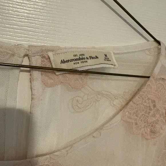 Elegant Lace and sequin Floral Top by Abercrombie and Fitch - Picture 4 of 5